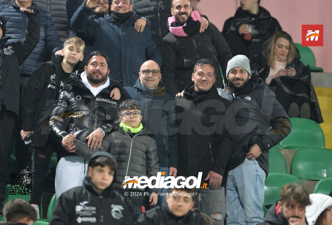 FOTOTIFO Palermo-Bari 3-0, gli scatti ai tifosi al “Renzo Barbera” (GALLERY) - immagine 3