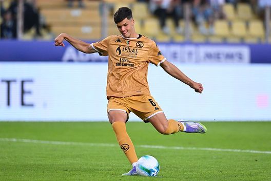 Parma, Italia - 24 settembre 2025: Fellipe Jack, difensore dello Spezia. (Foto di Alessandro Sabattini/Parma Calcio 1913 via Getty Images) Spezia-Bari, dove vedere la partita in diretta tv e streaming LIVE- immagine 2