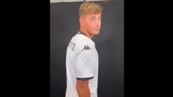 VIDEO / Lo Spezia annuncia l’arrivo di Esposito: “Compra una lettera!”