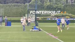 VIDEO FCIN1908 / Inter, qui Appiano: ecco il rito di Thuram prima di inizio torello