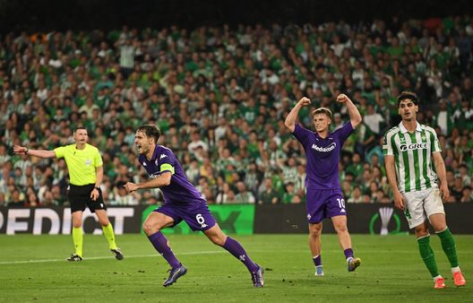 SEVILLE, SPAIN - MAY 01: Luca Ranieri of Fiorentina celebrates scoring his team's first goal during the UEFA Conference League 2024/25 Semi Final First Leg match between Real Betis Balompie and ACF Fiorentina at Estadio Benito Villamarin on May 01, 2025 in Seville, Spain. (Photo by Denis Doyle/Getty Images) Betis-Fiorentina