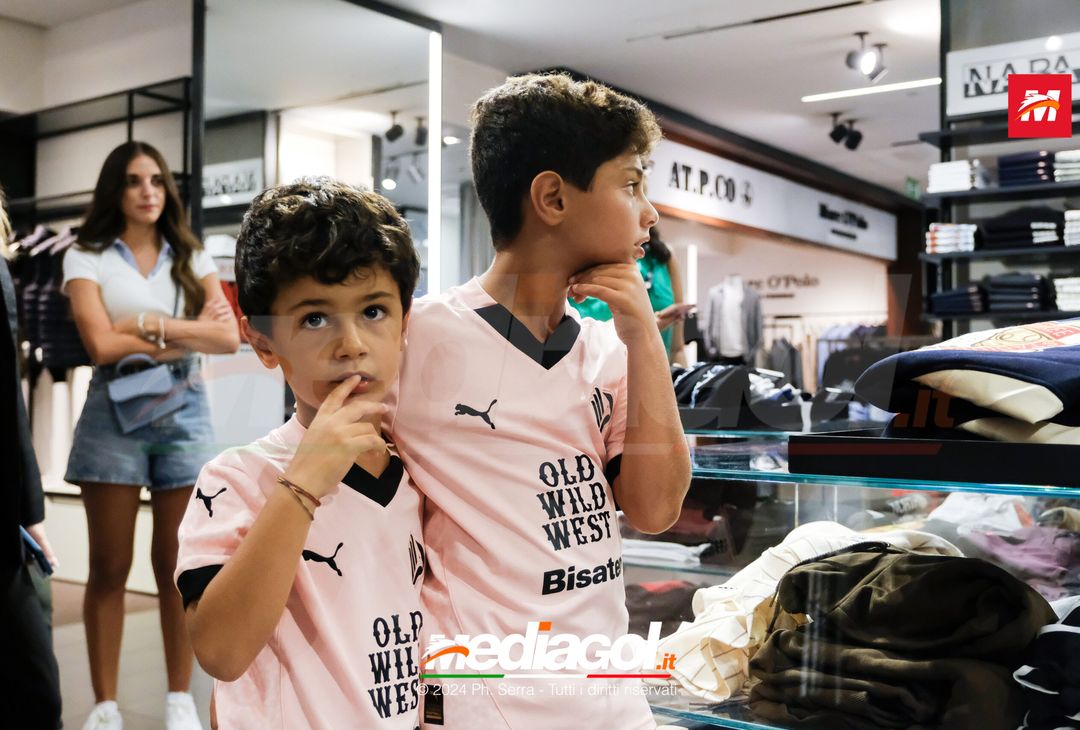 FOTO, i tifosi rosanero incontrano i propri beniamini alla Rinascente (Gallery) - immagine 4