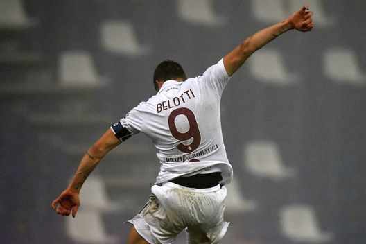 REGGIO NELL'EMILIA, ITALY - OCTOBER 23: Andrea Belotti of Torino FC celebrates after scoring his team second goal during the Serie A match between US Sassuolo and Torino FC at Mapei Stadium - Città del Tricolore on October 23, 2020 in Reggio nell'Emilia, Italy. (Photo by Alessandro Sabattini/Getty Images) Torino, Belotti ne fa cinque in quattro partite: il Gallo non si ferma più- immagine 2