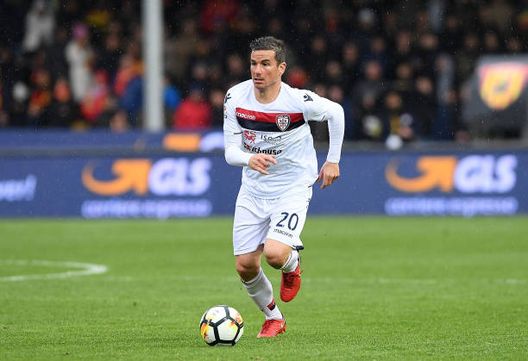 In azione, con la maglia del Cagliari. (Photo by Francesco Pecoraro/Getty Images) La tradizione continua: Padoin è il nuovo allenatore della Primavera della Juventus- immagine 3