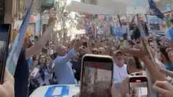 La festa Scudetto non finisce mai! A Largo Maradona si canta sulle note di “Bambola”