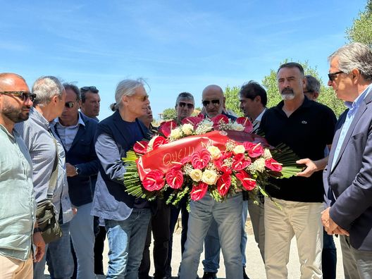 Roma, tanti ex calciatori e la Salernitana in visita alla cappella di Di Bartolomei Roma, tanti ex calciatori e la Salernitana in visita alla cappella di Di Bartolomei - immagine 1