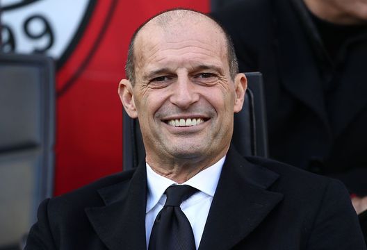 MILANO, ITALIA - 28 DICEMBRE: L'allenatore del Milan Massimiliano Allegri osserva la partita di Serie A tra il Milan e l'Hellas Verona FC allo stadio Giuseppe Meazza il 28 dicembre 2025 a Milano, Italia. (Foto di Marco Luzzani/Getty Images) Roma-Milan come Troy: la sfida degli eori Gasperini e Allegri- immagine 3