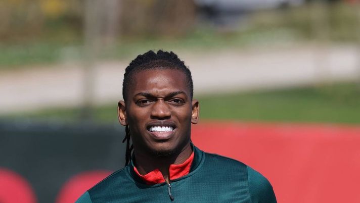 Rafael Leao (attaccante AC Milan), qui durante una seduta di allenamento con i rossoneri a Milanello | Milan News (Getty Images) Milan, Pastore: 'Leao ha uno dei trattamenti mediatici peggiori nel bene e nel male'