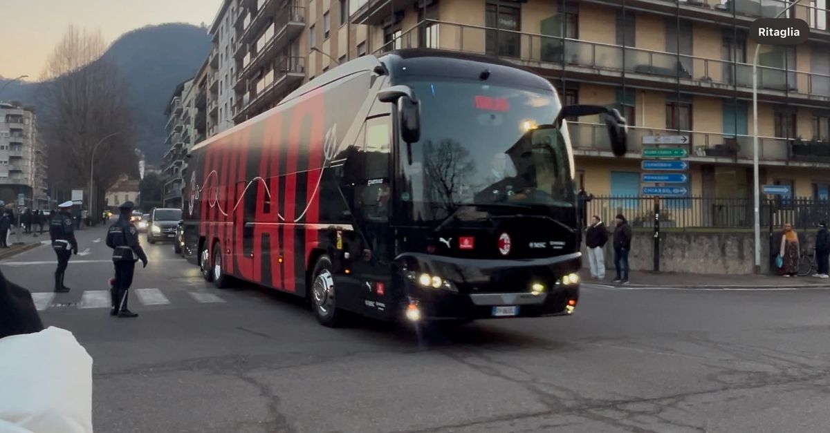 VIDEO – Como Milan, pullman rossonero arrivato allo stadio | PM News