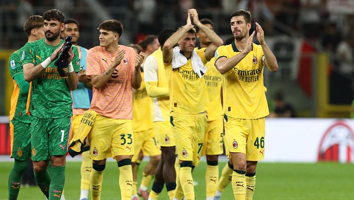 MILAN, ITALY - SEPTEMBER 14: Matteo Gabbia of AC Milan and teammates acknowledge the fans after the team's victory in the Serie A match between AC Milan and Bologna FC 1909 at Giuseppe Meazza Stadium on September 14, 2025 in Milan, Italy. (Photo by Marco Luzzani/Getty Images) tifo