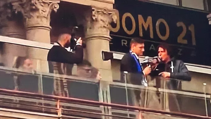 Zanetti in piazza Duomo: “L’Inter si ama sempre. Campionato? È anche merito vostro” - immagine 1