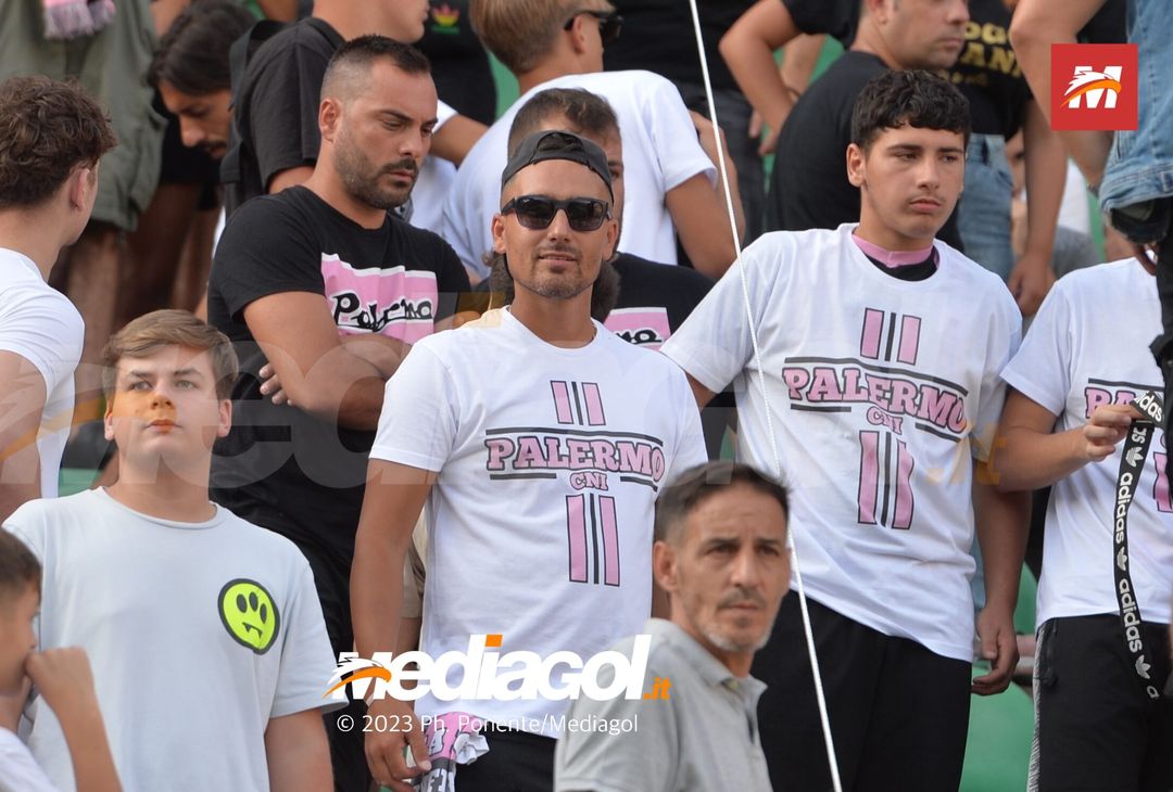 FOTOTIFO Palermo-Feralpisalò 3-0, gli scatti ai tifosi al “Renzo Barbera” (GALLERY) - immagine 14