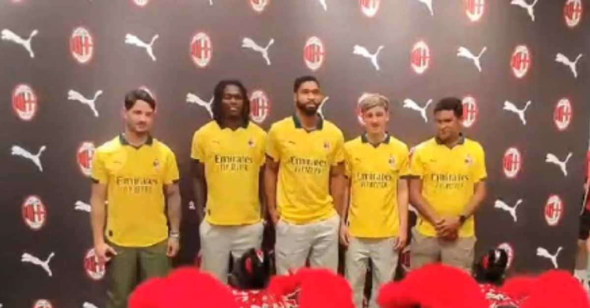 Terza maglia Milan 2025 26: la presentazione a Singapore | VIDEO