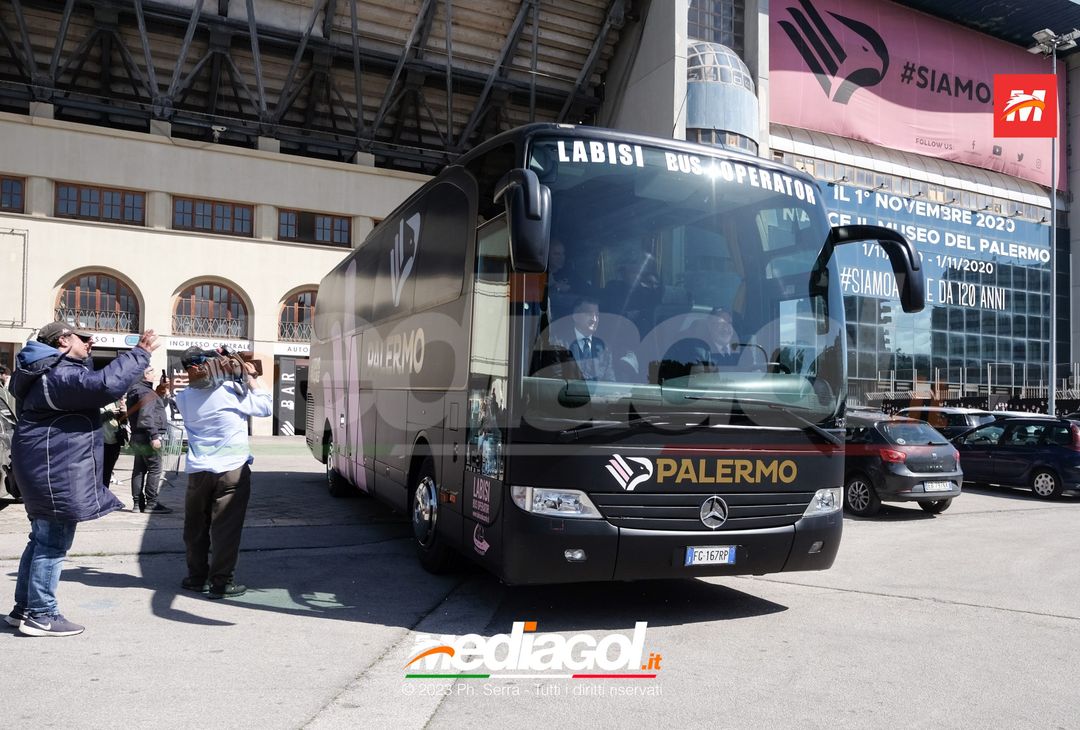 FOTO Cittadella-Palermo, la squadra in partenza dal “Renzo Barbera” (GALLERY) - immagine 45