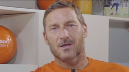 Totti racconta il rifiuto della fascia da capitano offerta da Maradona: l’aneddoto