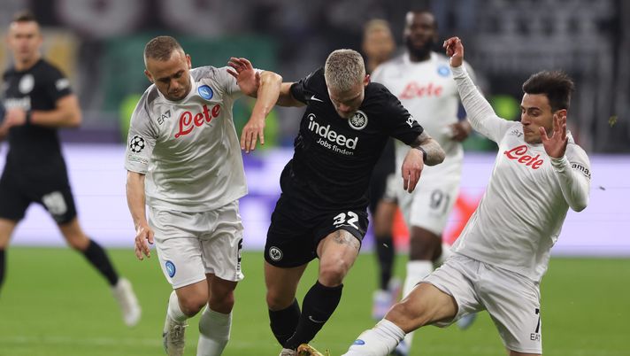 Champions, il Napoli ritrova il Francoforte: ricordi di caos e tensione – Il Mattino - immagine 1