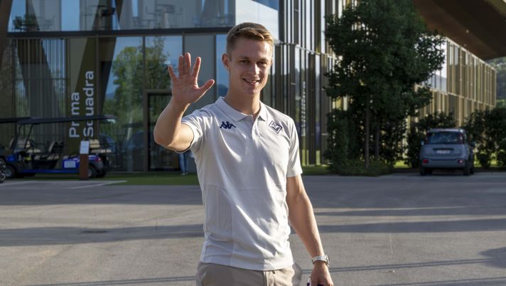 GERMOGLI PH: 29 AGOSTO 2025 BAGNO A RIPOLI IL NEO ACQUISTO DELLA FIORENTINA HANS NICOLUSSI CAVIGLIA E' ARRIVATO AL VIOLA PARK PER PORRE LA PROPRIA FIRMA SUL CONTRATTO CHE LO LEGHERA' ALLA SOCIETA' GIGLIATA NELLA FOTO NICOLUSSI CAVIGLIA VN – Nicolussi Caviglia, i dettagli finali: formula e durata del contratto - immagine 1