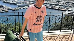 FOTO Palermo, il magnate giapponese Mr Nakajima con la maglia rosanero