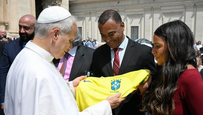 cafu-maglia-brasile-papa-leone-xiv-udienza-vaticano-roma-milan
