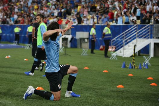 RIO DE JANEIRO, BRASILE - GIUGNO 24: Edinson Cavani con la maglia dell'Uruguay. (Foto di Alexandre Schneider/Getty Images) Cavani, il Matador che ha conquistato il mondo con i suoi gol- immagine 2