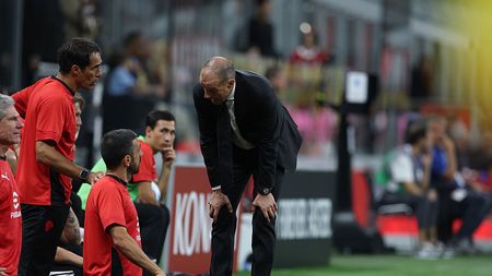MILAN, ITALY - AUGUST 23: Head coach of AC Milan Massimiliano Allegri reacts during the Serie A match between AC Milan and Cagliari at Stadio Giuseppe Meazza on January 11, 2025 in Milan, Italy. (Photo by Claudio Villa/AC Milan via Getty Images) milan-cremonese-allegri-montella-precedenti-statistiche-curiosita-dati-san-siro