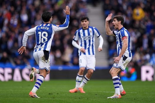 Carlos Soler, giocatore dell'attuale Real Sociedad. (Photo by Juan Manuel Serrano Arce/Getty Images) Liga, la Real Sociedad è senza allenatore: esonerato il tecnico Sergio Francisco- immagine 2