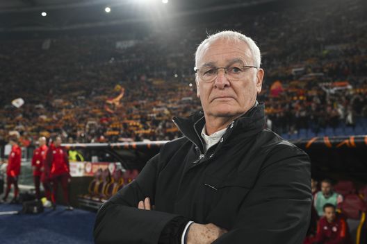 Claudio Ranieri, allenatore della Roma. (Foto di Luciano Rossi/AS Roma via Getty Images) Roma, Ranieri: “Un ringraziamento speciale ai tifosi ed ai miei ragazzi. Ora manca l’ultimo passo”- immagine 2