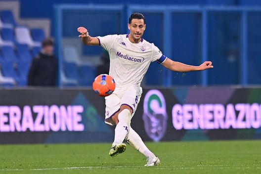 Reggio Emilia, Italia - 6 dicembre 2025: Rolando Mandragora durante la partita contro il Sassuolo. (Foto di Alessandro Sabattini/Getty Images) Fiorentina-Dinamo Kiev, dove vedere la partita in diretta tv e streaming LIVE- immagine 2