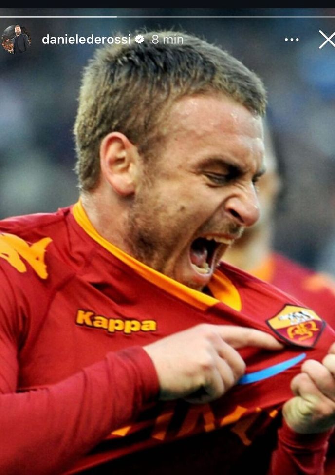 Compleanno Roma, gli auguri speciali di De Rossi col bacio al vecchio stemma- immagine 2