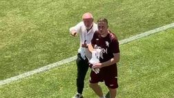 Filadelfia, il nuovo acquisto Ismajli autografa una maglia: il VIDEO