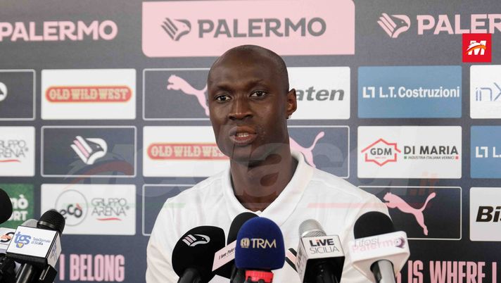 Ritiro Palermo, Gomis si presenta: “Progetto importante, tutti ci giocheremo il posto”  Ritiro Palermo, Gomis si presenta: “Progetto importante, tutti ci giocheremo il posto” - immagine 1