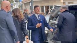 VIDEO FCIN1908 / Inter, Zanetti lascia l’hotel per il pranzo UEFA: foto con i tifosi