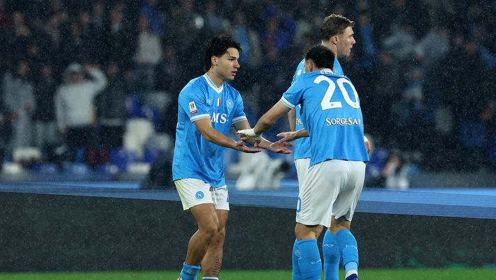 NAPLES, ITALY - FEBRUARY 10: Antonio Vergara of SSC Napoli celebrates with teammates after scoring his team's first goal during the Coppa Italia match between SSC Napoli and Como 1907 at Stadio Diego Armando Maradona on February 10, 2026 in Naples, Italy. (Photo by Francesco Pecoraro/Getty Images) vergara napoli