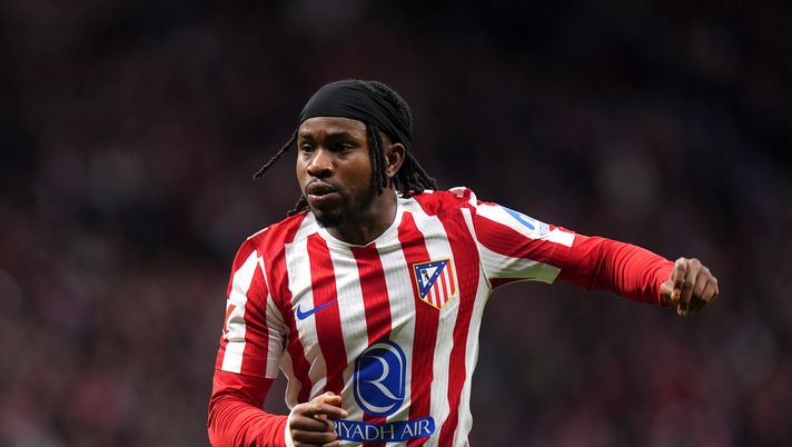 MADRID, SPAIN - FEBRUARY 08: Ademola Lookman of Atletico de Madrid looks on during the LaLiga EA Sports match between Atletico de Madrid and Real Betis Balompie at Riyadh Air Metropolitano on February 08, 2026 in Madrid, Spain. (Photo by Angel Martinez/Getty Images) Poker Atletico, Lookman da paura: Simeone è (quasi) in finale! - immagine 1