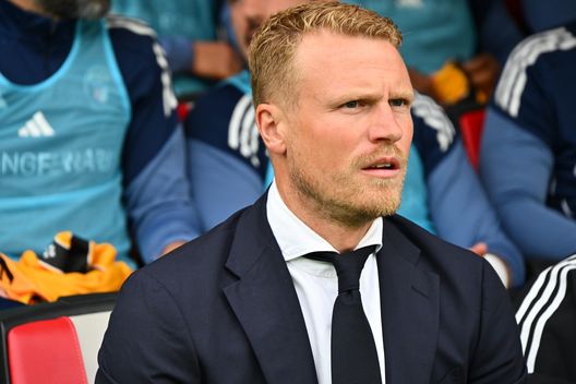 CREMONA, ITALY - MAY 10: Coach Oscar Hiljemark of Pisa SC reacts during the Serie A match between US Cremonese and Pisa SC at Stadio Giovanni Zini on May 10, 2026 in Cremona, Italy. (Photo by Marco M. Mantovani/Getty Images)