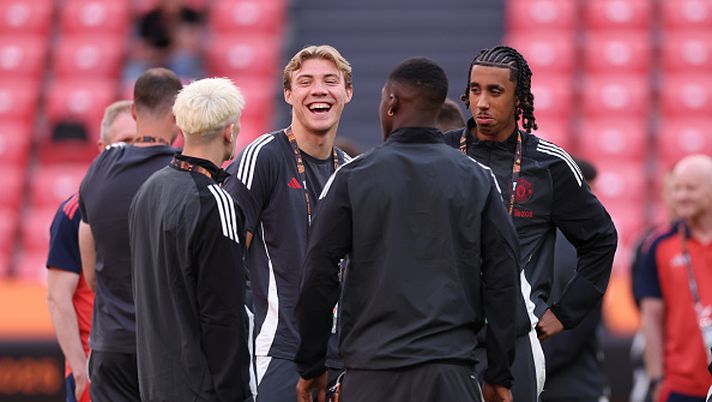 BILBAO, SPAIN - MAY 20: Rasmus Hojlund of Manchester United reacts during a stadium walk around ahead of the UEFA Europa League Final 2025 between Tottenham Hotspur and Manchester United at Estadio de San Mames on May 20, 2025 in Bilbao, Spain. (Photo by Michael Steele/Getty Images) Hojlund Vlahovic