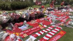 Diogo Jota, l’omaggio commovente dei tifosi fuori da Anfield