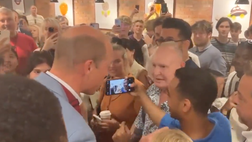 VIDEO / Il Principe William tra i senzatetto: c’è Gascoigne