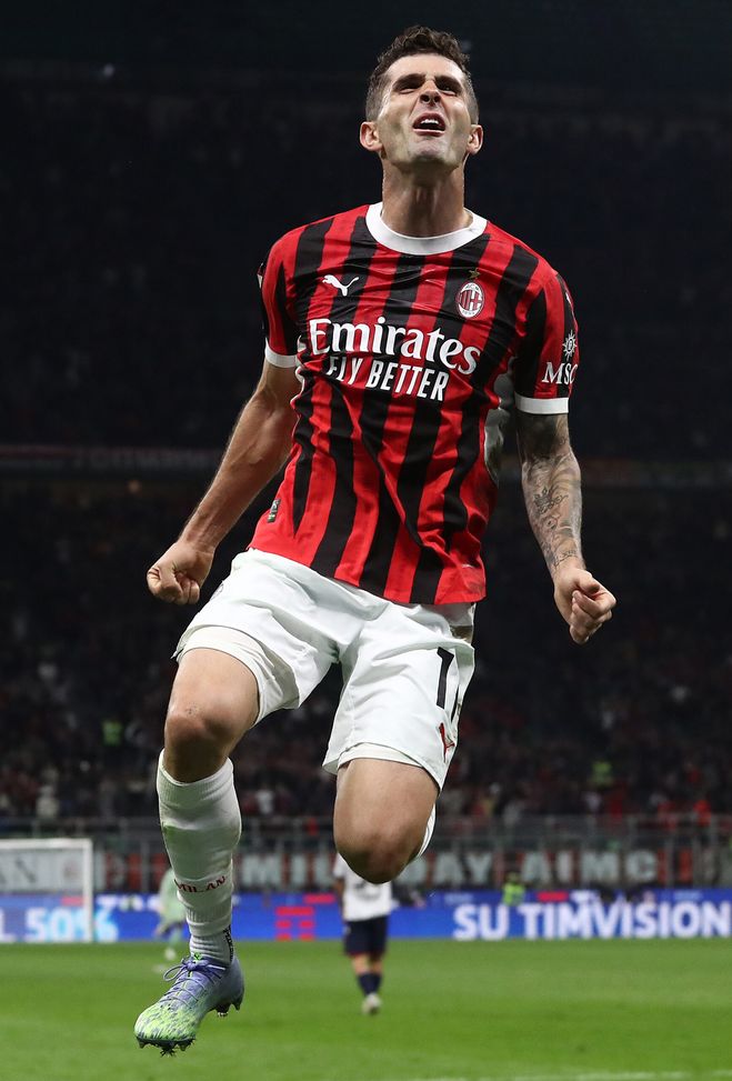 MILAN, ITALY - MAY 09: Christian Pulisic of AC Milan celebrates scoring his team's second goal during the Serie A match between AC Milan and Bologna at Stadio Giuseppe Meazza on May 09, 2025 in Milan, Italy. (Photo by Marco Luzzani/Getty Images)  L’armonia calcistica di Pulisic e Leão: due anime, un solo respiro- immagine 3