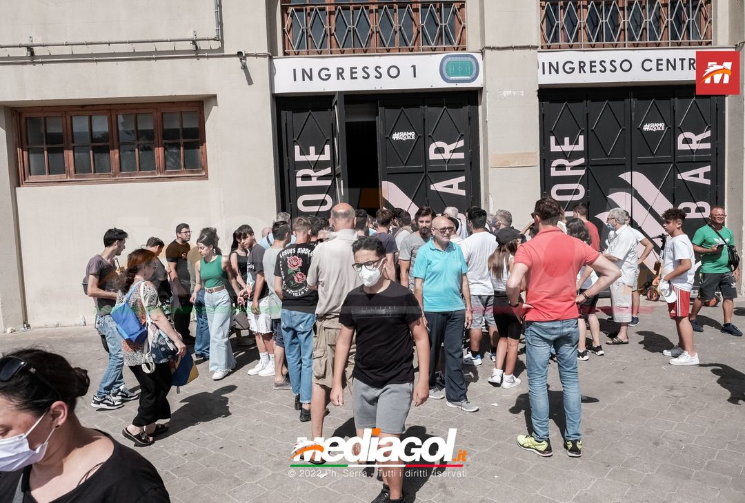 FOTO Palermo-Padova, tifosi in coda al “Barbera” per un biglietto (Gallery) - immagine 15