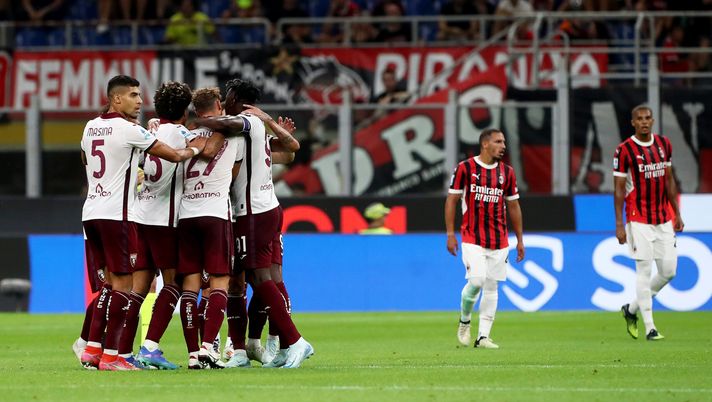 MILAN, ITALY - AUGUST 17: Duvan Zapata of Torino celebrates with teammates, after Malick Thiaw of AC Milan (obscured) conceded an own goal, resulting in the first goal for Torino, during the Serie A match between AC Milan and Torino at Stadio Giuseppe Meazza on August 17, 2024 in Milan, Italy. (Photo by Marco Luzzani/Getty Images) Toro a San Siro: buona la prima, però si poteva vincere - immagine 1