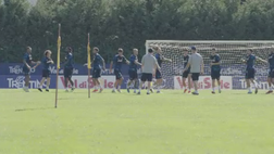 Entusiasmo alle stelle tra i tifosi del Napoli durante l’allenamento mattutino