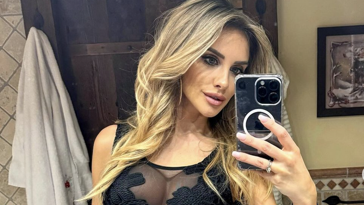 Michela Persico lascia senza fiato: che look alla Milano Fashion Week  Michela Persico lascia senza fiato: che look alla Milano Fashion Week - immagine 1
