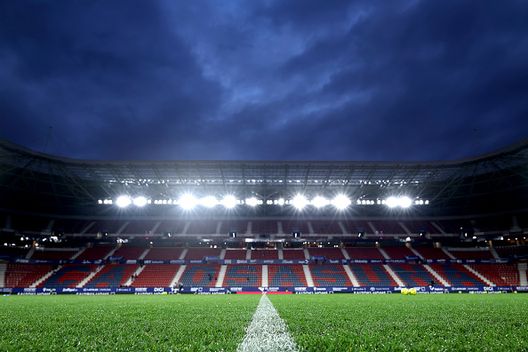 PAMPLONA, SPAGNA - 20 DICEMBRE: Vista generale all'interno dello stadio prima della partita LaLiga EA Sports tra CA Osasuna e Deportivo Alaves all'Estadio El Sadar il 20 dicembre 2025 a Pamplona, Spagna. (Foto di Ion Alcoba Beitia/Getty Images) Real Sociedad-Osasuna, il derby basco. Stadi a confronto: atmosfera e tifoseria- immagine 3