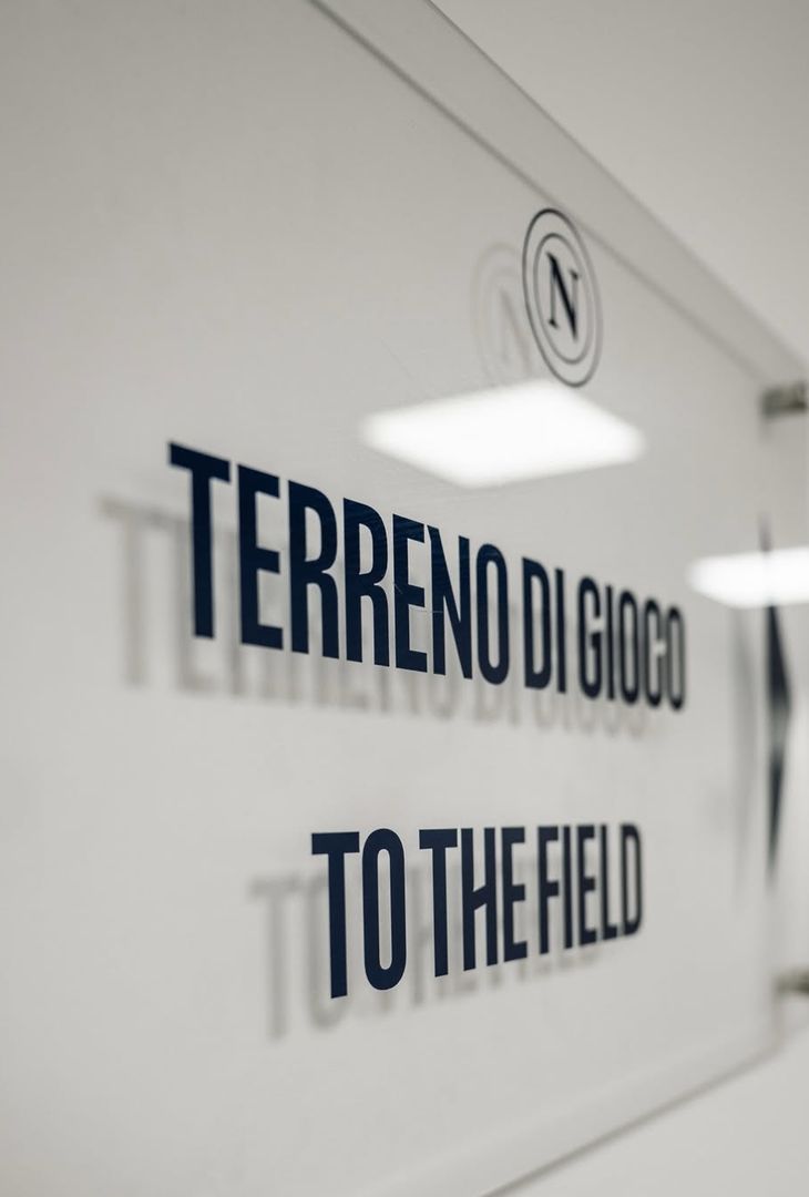 Circa un'ora separa Napoli-Sassuolo dal suo fischio d'inizio. In programma alle 18:00, la gara è valevole per la 21ª giornata di Serie A. Tale battaglia avrà luogo sotto i riflettori dello Stadio Diego Armando Maradona, di cui l'admin dei social azzurri ha pubblicato una serie di scatti sul proprio account Instagram.