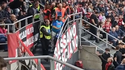 Clamoroso a San Siro, tifoso azzurro espulso dallo stadio dopo lo 0-2 di Kvara