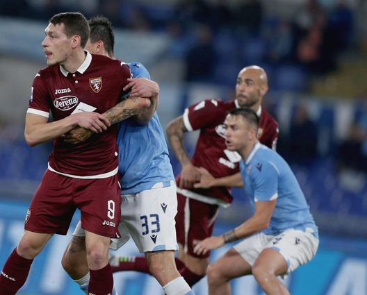 ROME, ITALY - OCTOBER 30: Francesco Acerbi of SS Lazio competes for the ball with Andrea Belotti of Torino FC during the Serie A match between SS Lazio and Torino FC at Stadio Olimpico on October 30, 2019 in Rome, Italy. (Photo by Paolo Bruno/Getty Images)