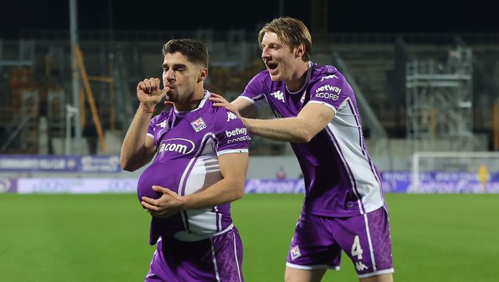 FLORENCE, ITALY - FEBRUARY 7: Manor Solomon of ACF Fiorentina (L) celebrates with teammate Marco Brescianini after scoring a goal with Marco Brescianini of ACF Fiorentina during the Serie A match between ACF Fiorentina and Torino FC at Artemio Franchi on February 7, 2026 in Florence, Italy. (Photo by Gabriele Maltinti/Getty Images) La Nazione vota i nuovi acquisti: “Solomon da 8, Brescianini con personalità” - immagine 1