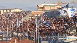 I tifosi azzurri entrano al Castellani cantando: “I co****ni ve li diamo noi”