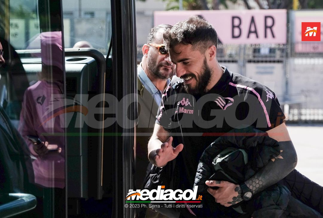 FOTO Cittadella-Palermo, la squadra in partenza dal “Renzo Barbera” (GALLERY) - immagine 28